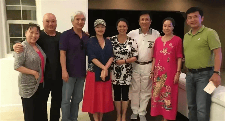 70岁老戏骨毛永明:携妻子定居美国,从美男子变成光头令人认不出