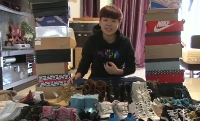 身为一个女孩儿,刘珈辰逛街的时候最喜欢买的东西就是包包,鞋子.