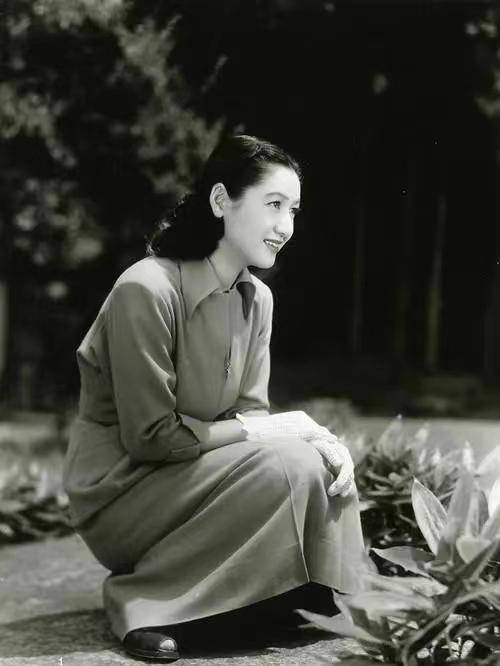 原节子,为国家被献给麦克阿瑟,终生未婚,活到95岁_日本_天皇_美国军舰