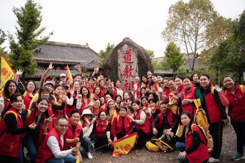 杨永贵刘元元夫妻眼中的沈立明