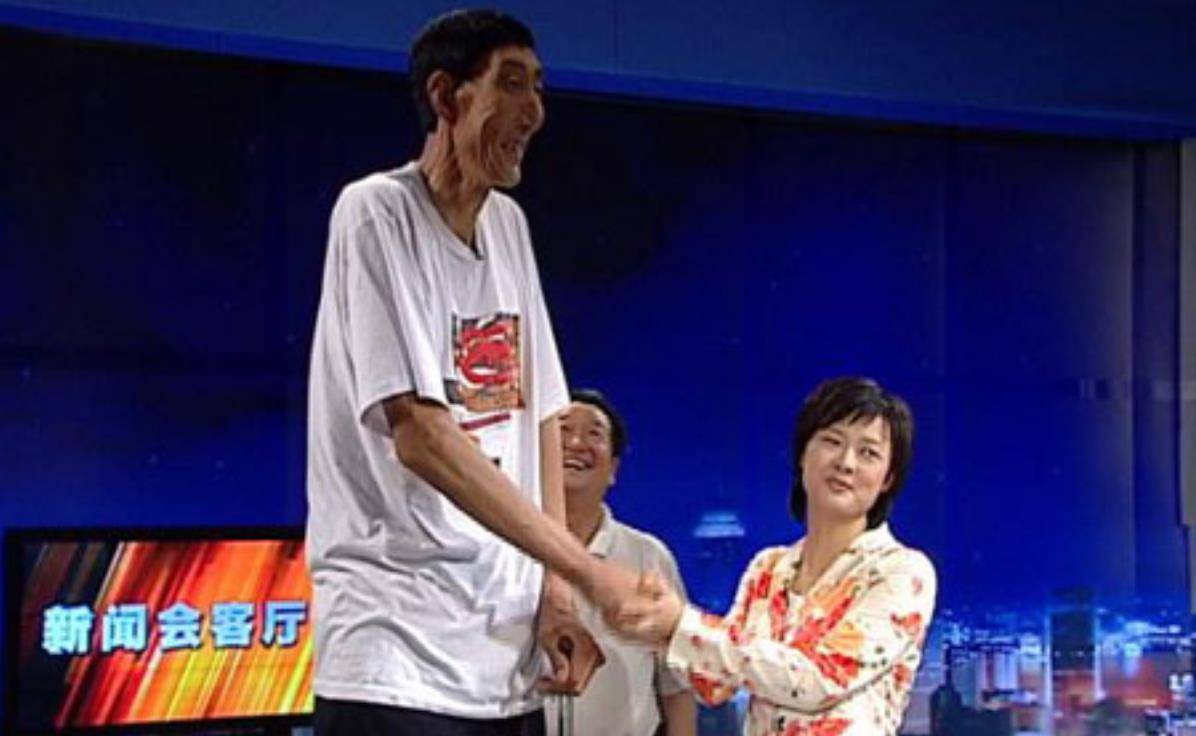 中国第一巨人鲍喜顺:不听医生忠告执意生下一子,儿子现身高多少