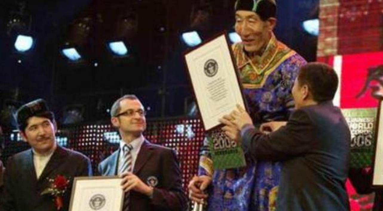 中国最高的人鲍喜顺图片