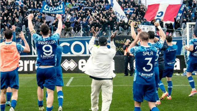 意乙收官!小法带队21年后升级,球队老板资产飙至520亿美元