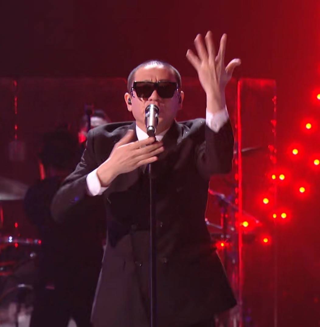 全场氛围最好的就是二手玫瑰乐队带来的舞台了,唢呐一出,台下观众的