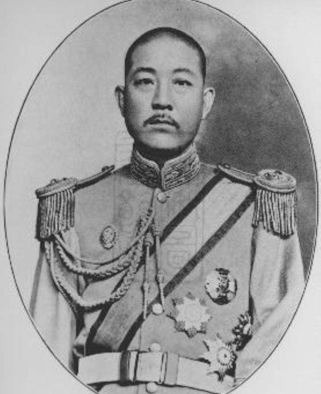 什么也没说摇了摇头,齐燮元一看连忙敬礼说道:"学生身虽小而志如鸿鹄