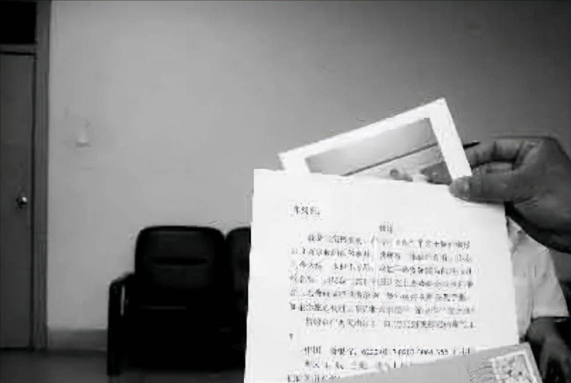 信里明确要求张先生必须往一张闵姓人氏的银行卡汇款50万