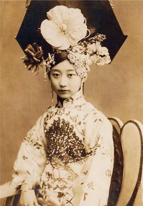 她被称晚清最美格格,活到2003年,因痴恋溥仪,终身未嫁孤独终老_王敏彤