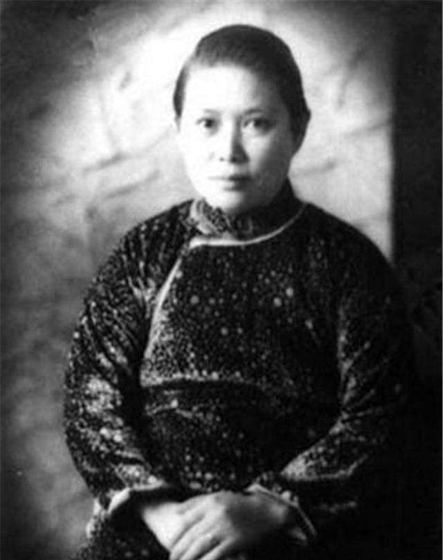 卢慕贞:孙中山发妻,48岁"被离婚"时很大度,夫死后写文悼念