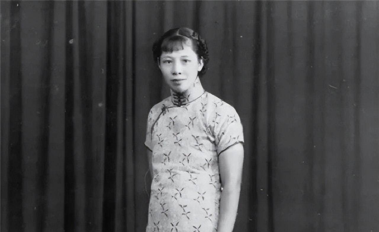独身的两人,在接待李波游玩散心的过程中,情愫暗生.