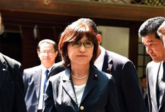 稻田朋美:当年风光无限的女政客,为什么被评为"花瓶"?
