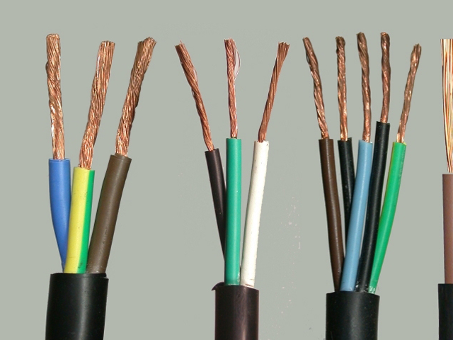 一旦发现电工没给你用这种电线,赶紧叫停工,用了假电线都不知道