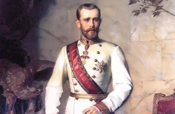 在斯蒂芬妮公主15岁的时候,听闻奥匈帝国的王储鲁道夫正在选妃,而父亲