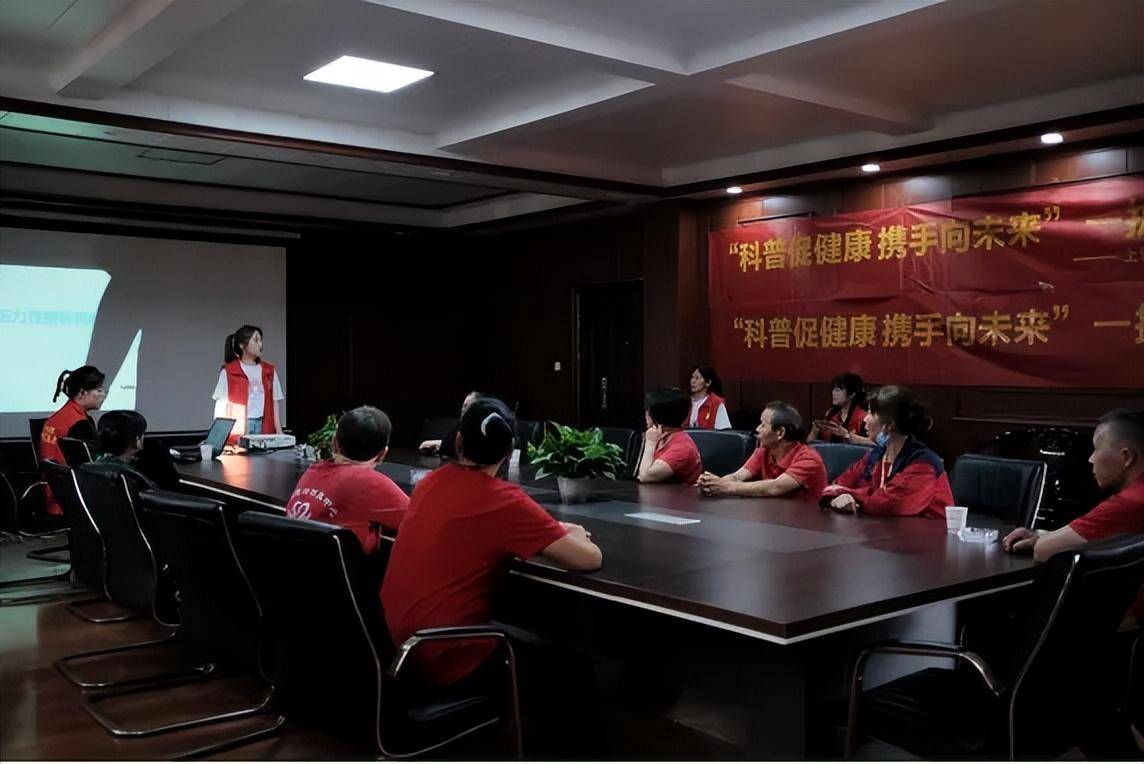 弋阳县人民医院压力性损伤护理小组走进龟峰颐养院开展科普活动