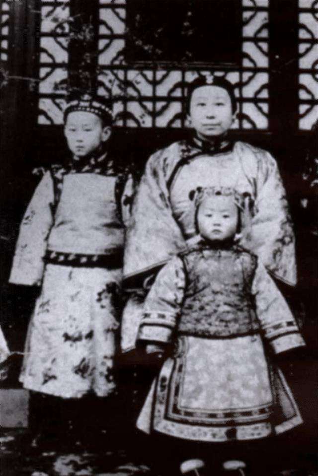 李鸿章嫁女给四旬男子,妻子骂他老糊涂,女儿表示:倾慕才华愿嫁