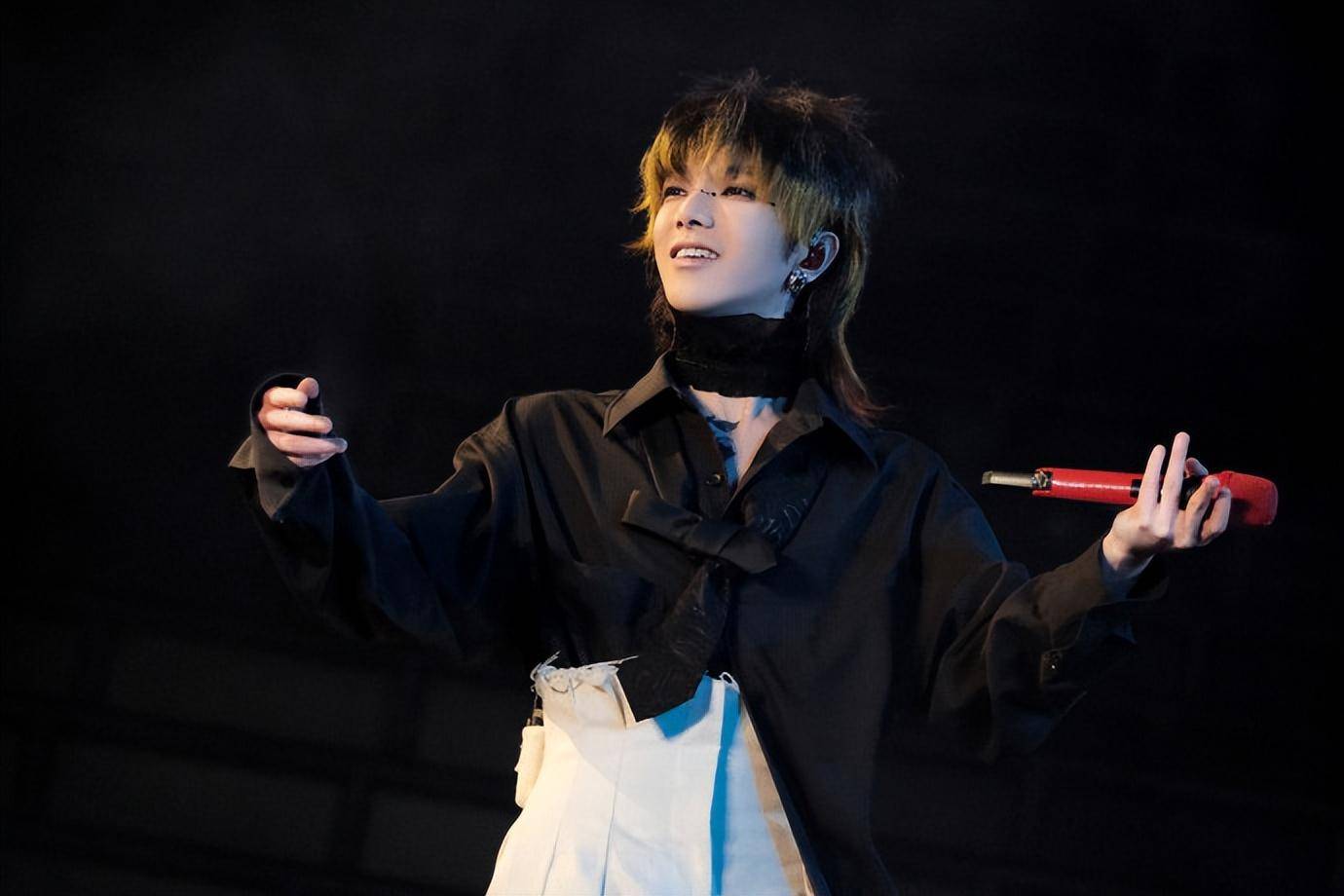 《歌手2024》播出,才发现华晨宇救场有多牛,其实他共救过两次场