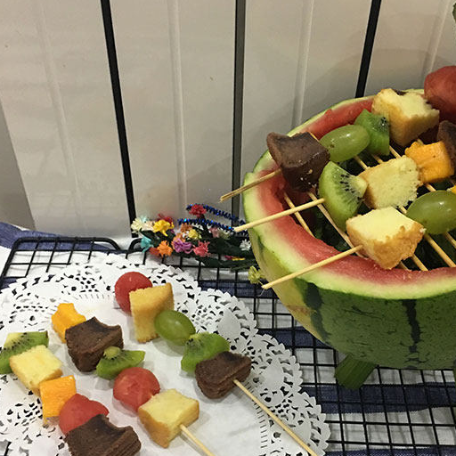 做这款水果蛋糕串串合适夏天,口感更佳!这款创意又好玩!