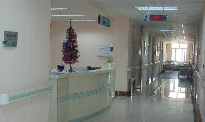 2014年哈尔滨一医院要求患者缴纳药费,家属大怒:还给死人用药?