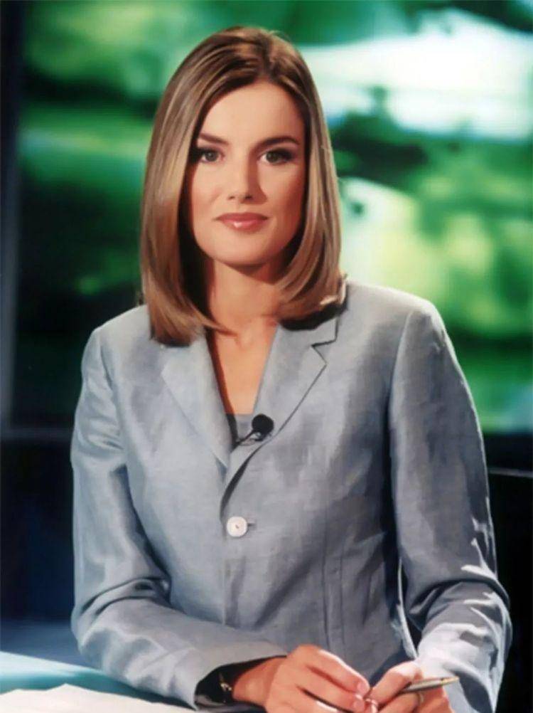 14岁她插足老师家庭,32岁她成了王妃,42岁晋升最美王后