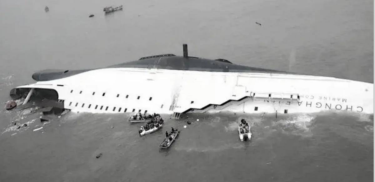 99年烟台大舜号沉船事件,302人获救22人,唯一女幸存者不会游泳