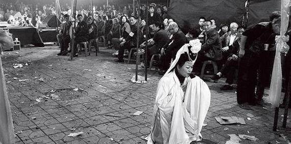 一个外国皇帝跑到中国当将军,连灭四国,还请求给中国皇帝殉葬_阿史那