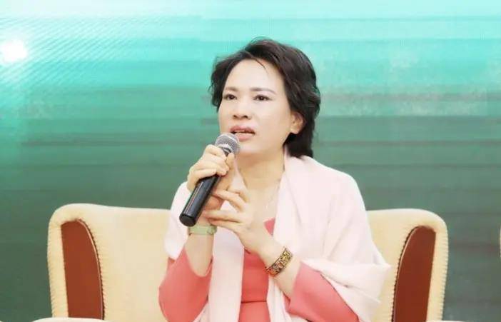 她白手起家成为浙江首富,为何仅6个月亏空300多亿,沦为老赖?