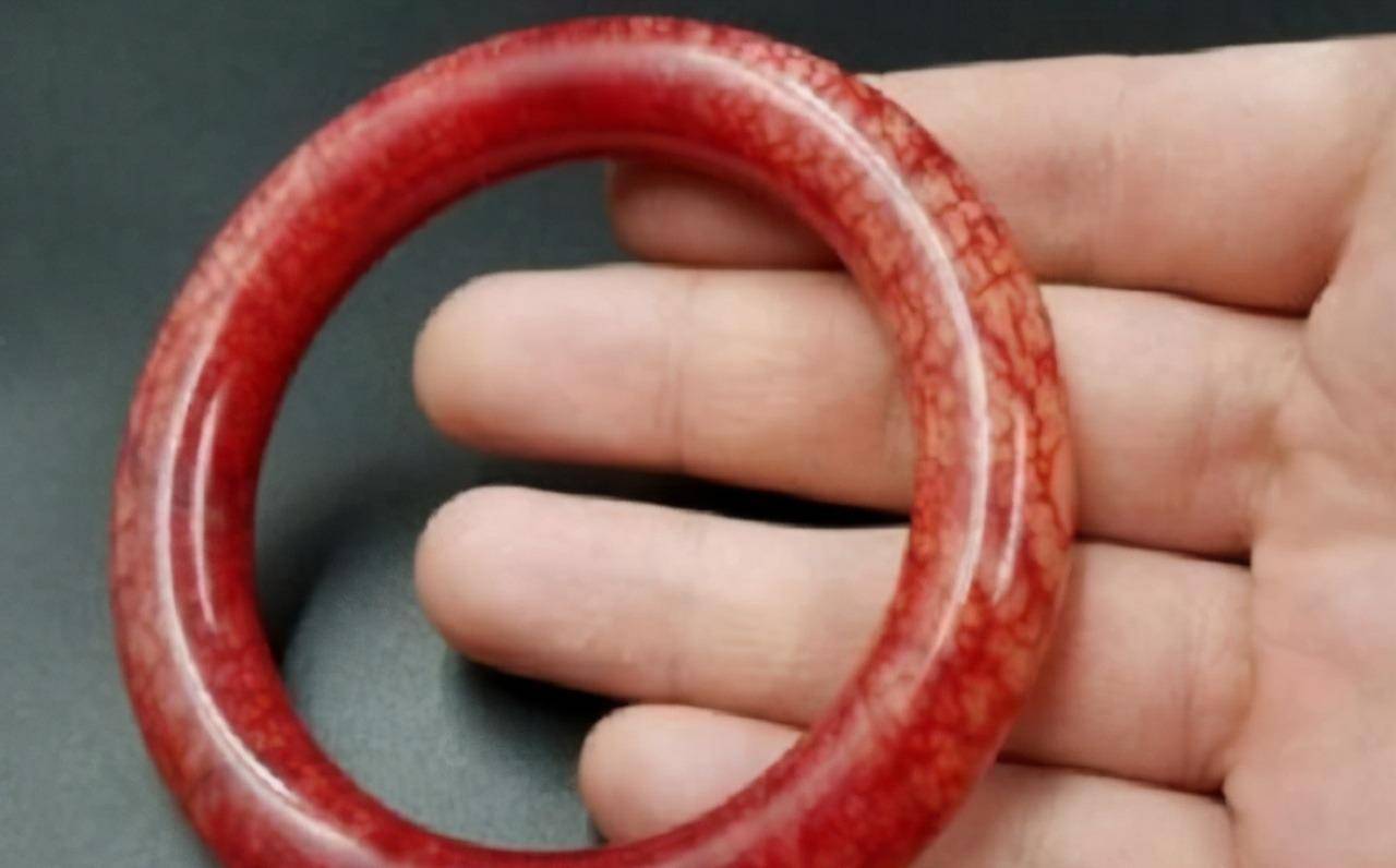 没有买卖就没有伤害!文物贩子为挣钱,将玉塞进羊体内3年后取玉