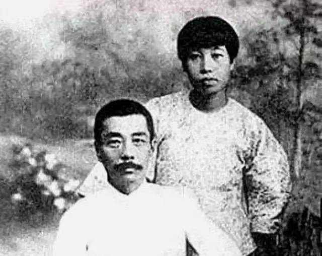 萧红逝世后,许广平写过两篇追忆文章,却隐约透露出不耐烦和醋意