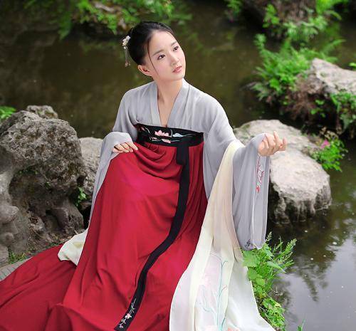 古人的衣服袖子为何要做大?透过汉服的广袖罗裳,论其中养生之道