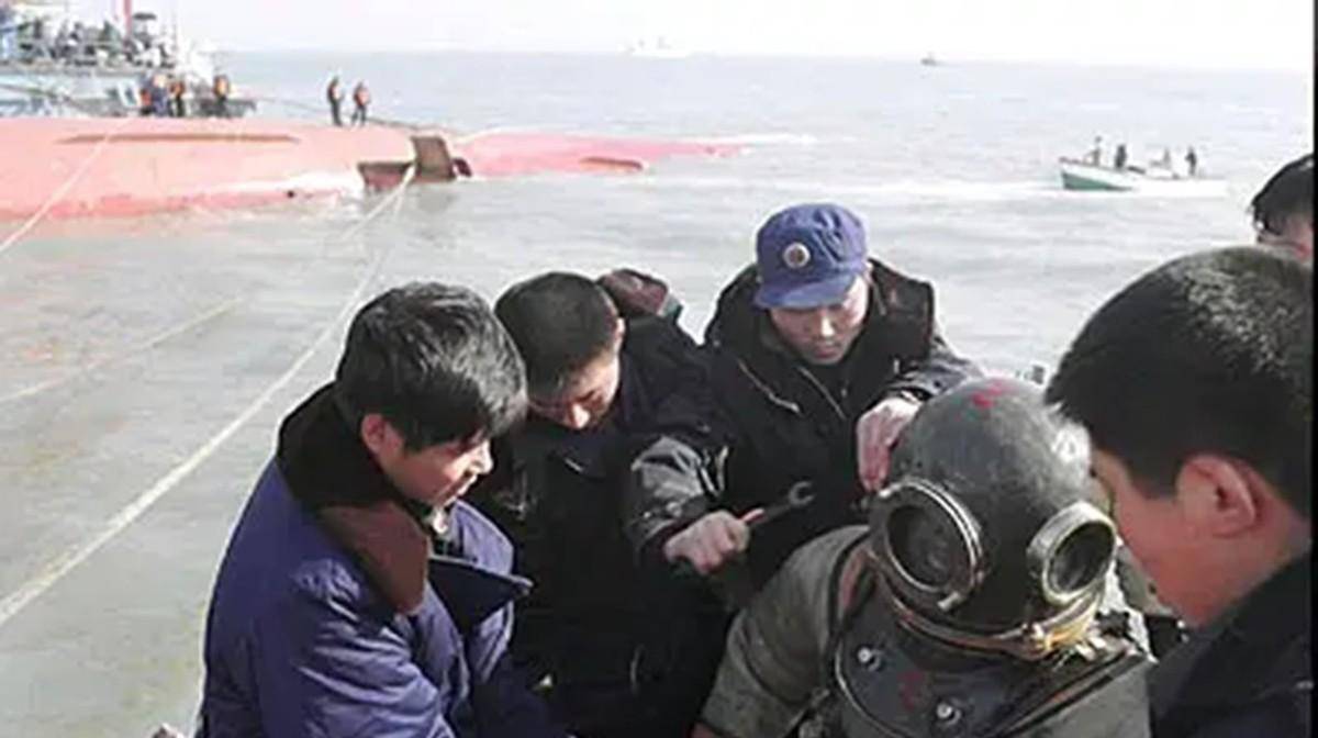 99年烟台大舜号沉船事件,302人获救22人,唯一女幸存者不会游泳