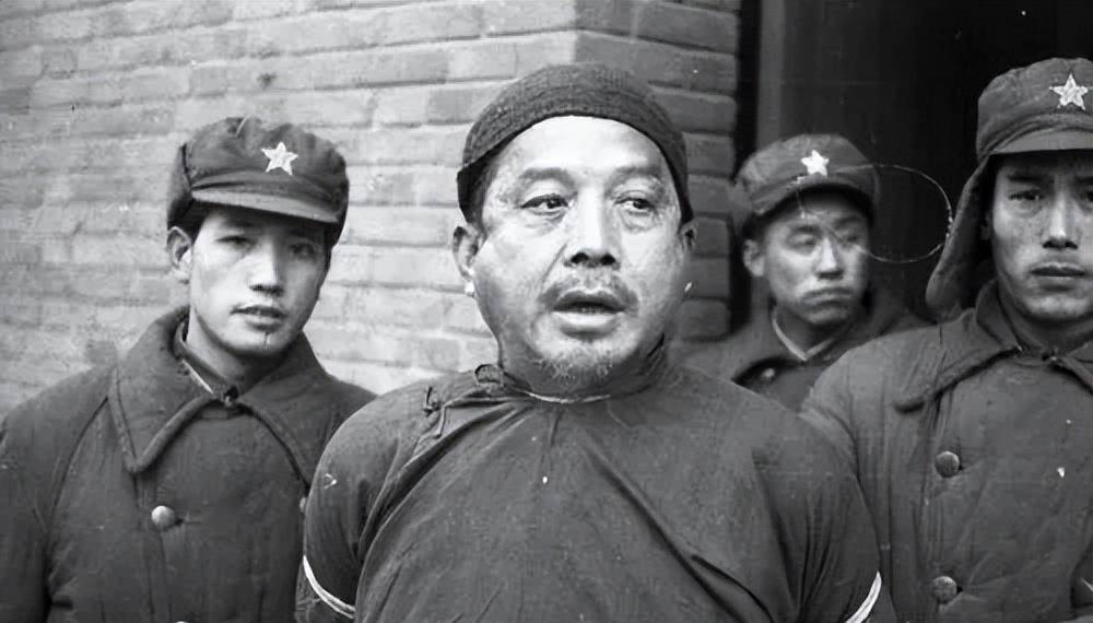 "天津教父"袁文会无恶不作,1950年被枪决,葬礼花费高达300万