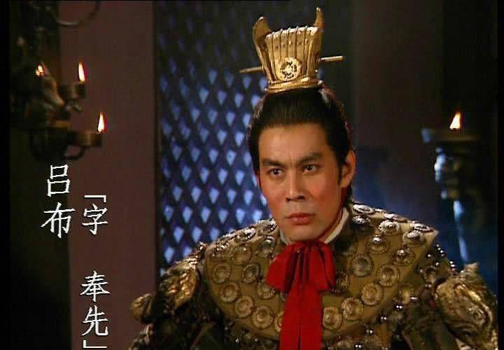 由于吕布作战勇猛,被董卓喜爱,所以派李肃去挖墙脚,用一匹赤兔马就把