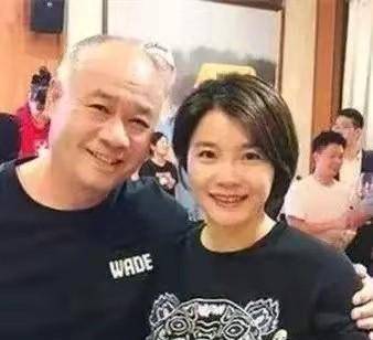 李宁妻子陈永妍年过五旬仍然风韵犹存早在2006年女儿李小妍出生后,陈