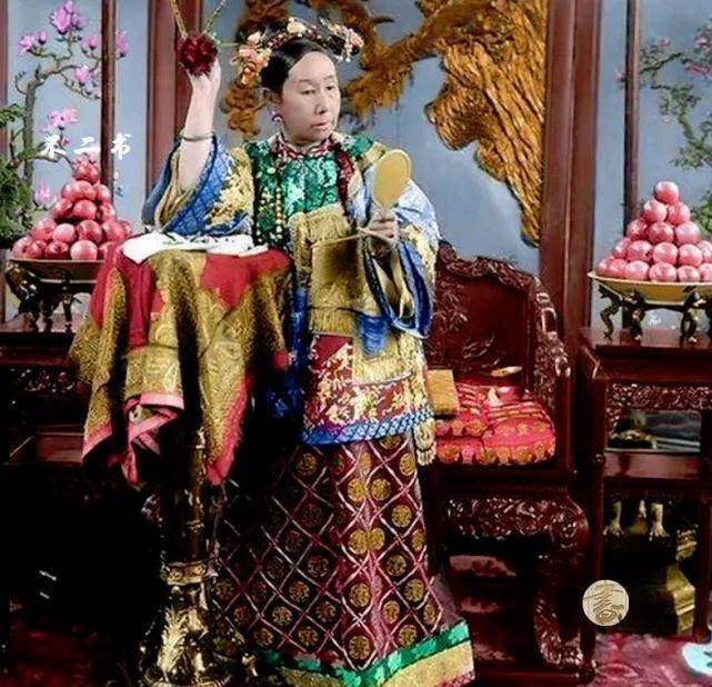 维新志士谭嗣同发妻李闰在丈夫就义后继承遗志筹办女校,死后同葬_李寿