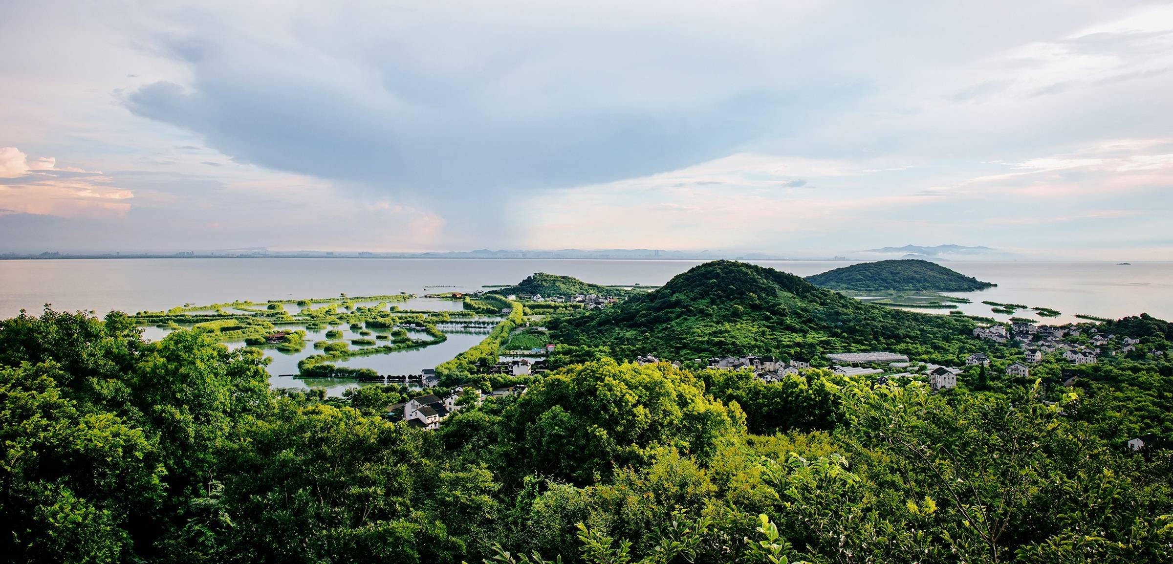 三山岛因"北山,行山,小姑山"三峰相连而得名,有"太湖小蓬莱 "之称