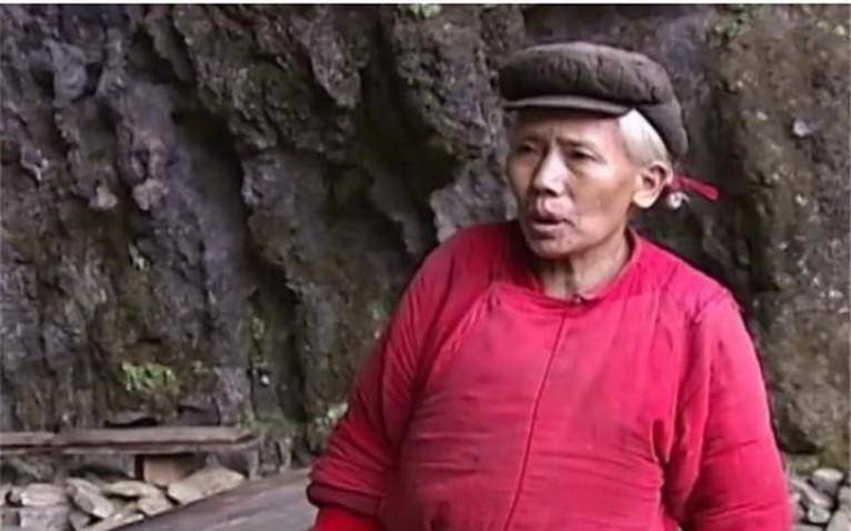 杨姑娘本来把什么准备都做好了,但是,临到出发的那天晚上,她犹豫了.