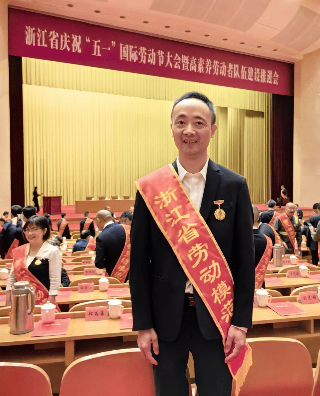 诸暨沁露茶业冯刚被评为省劳动模范