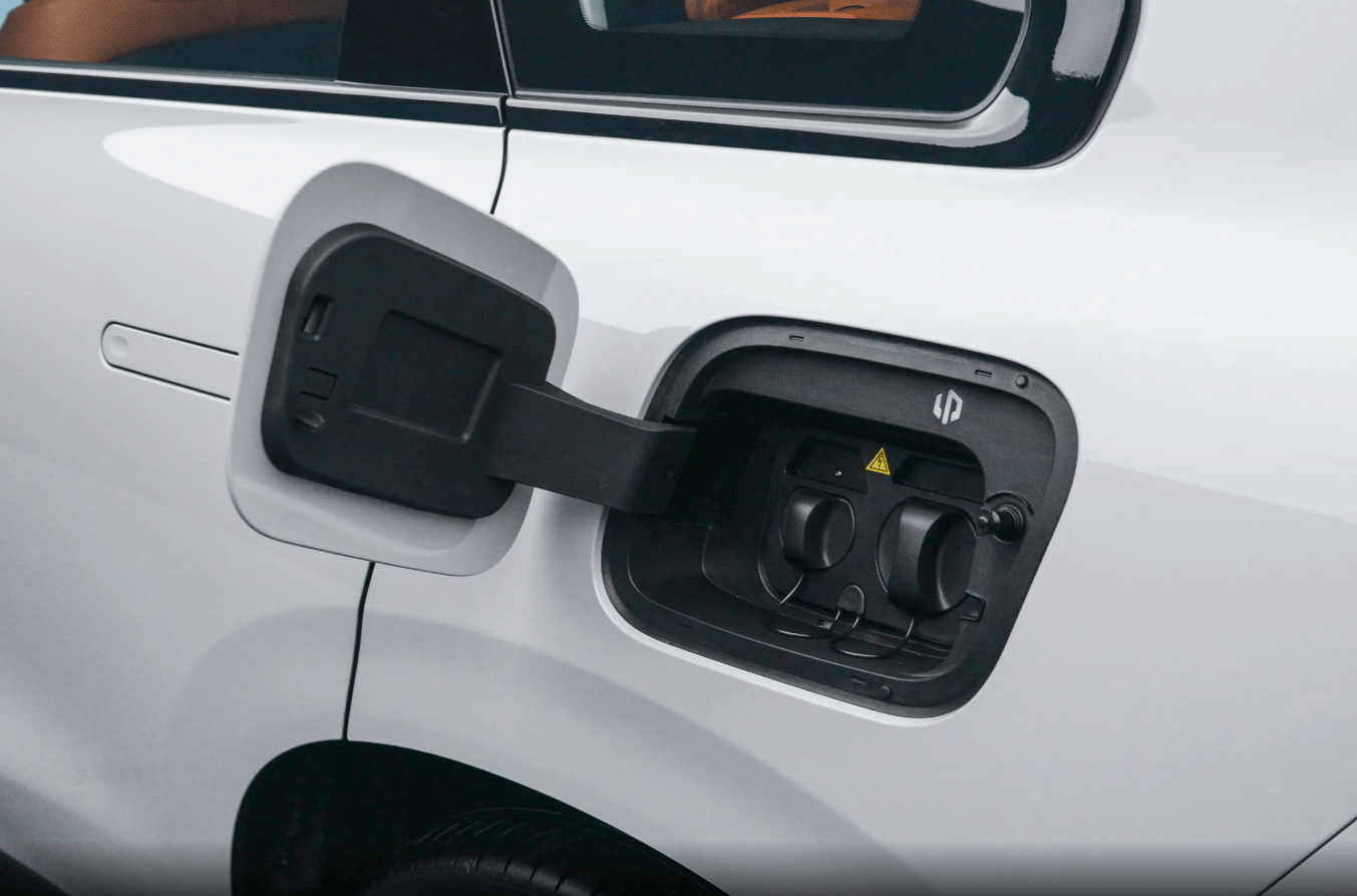 零跑c10,比亚迪宋plus横向大比拼,零跑c10年轻家庭的理想选择