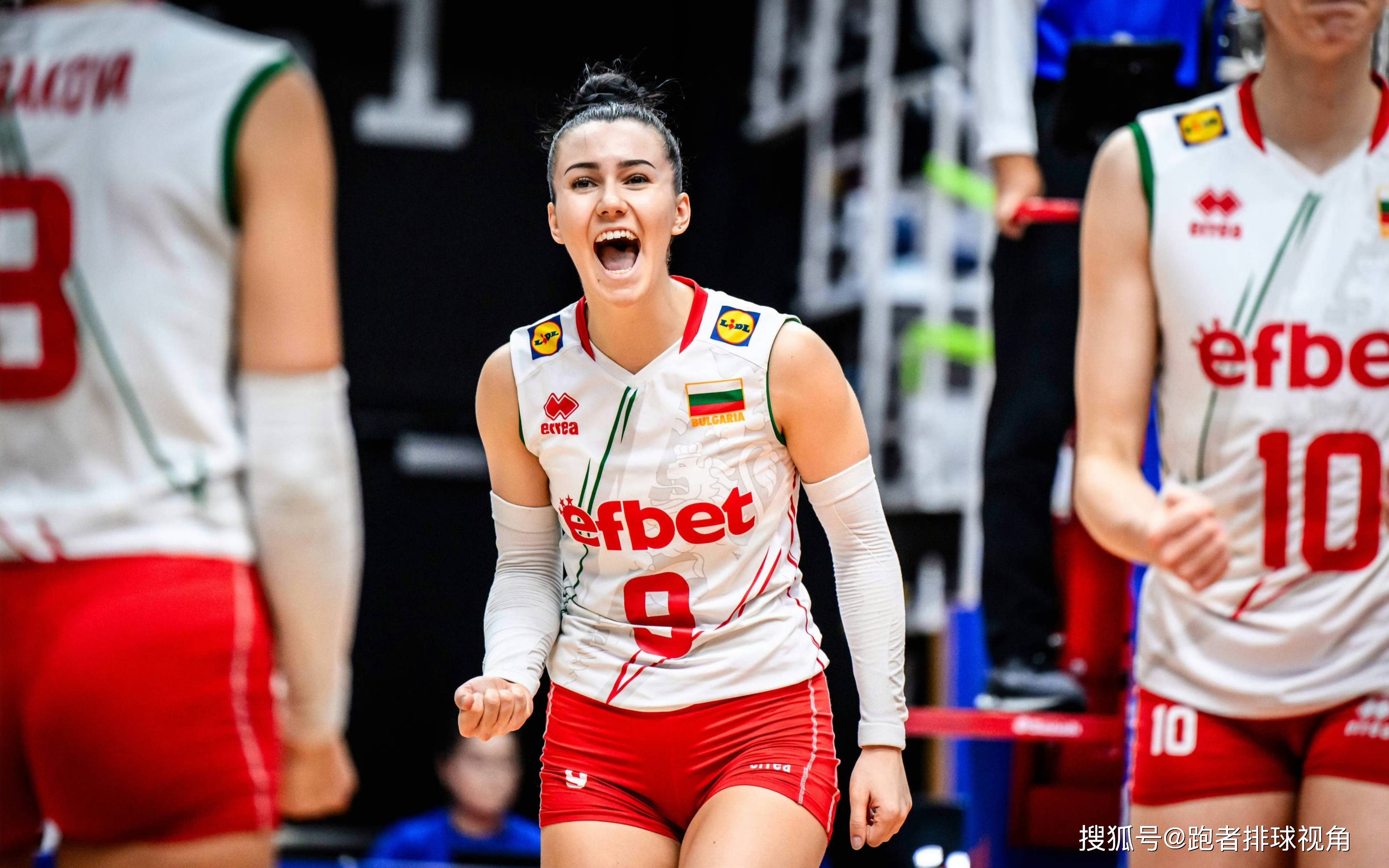 揭幕战的两个对手是土耳其安塔利亚站的保加利亚女排和荷兰女排,这场