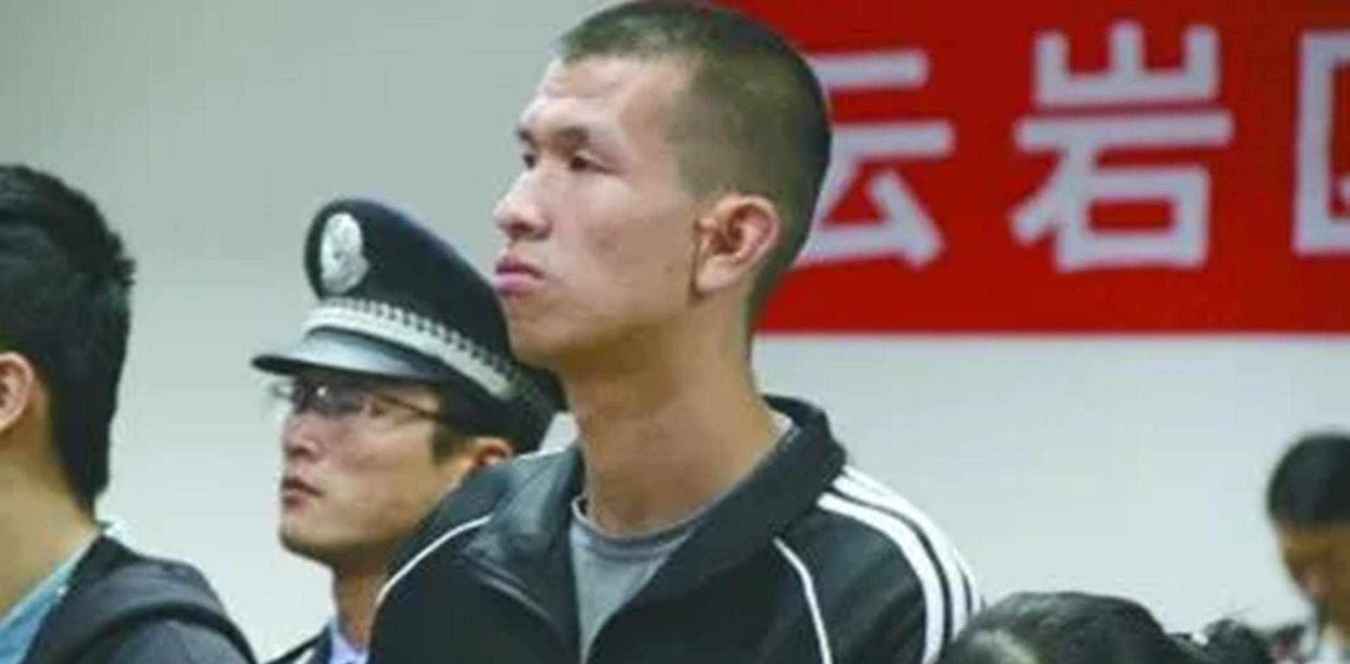 的迷失:9岁与猴为伴,不懂人情世故,出狱再度归返猴群_警方_灵山_游客