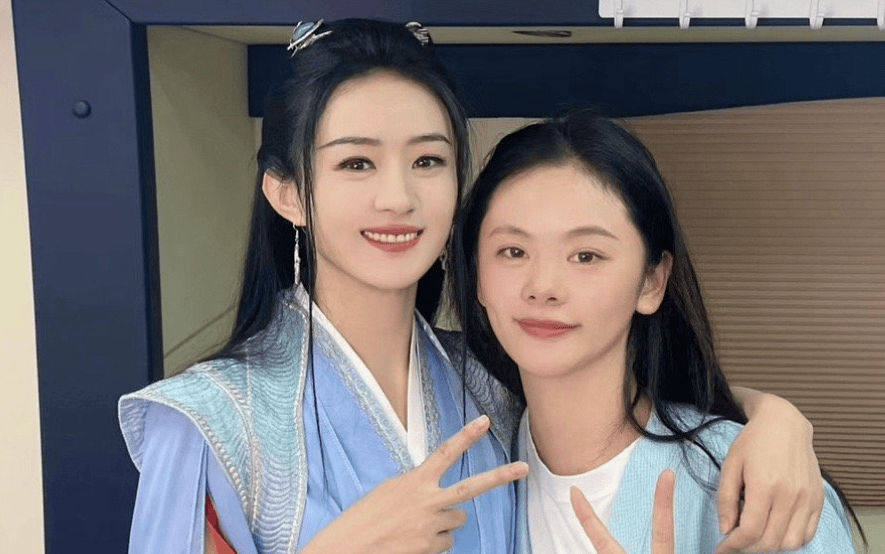 赵丽颖和替身合照引争议,被嘲长相不及替身,演技还有大问题_女明星