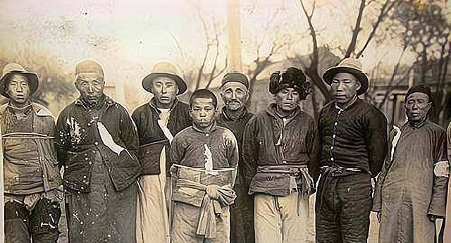 回忆被绑票的生活:麦粒大的虱子爬满全身,"肉票"竟然主动找死