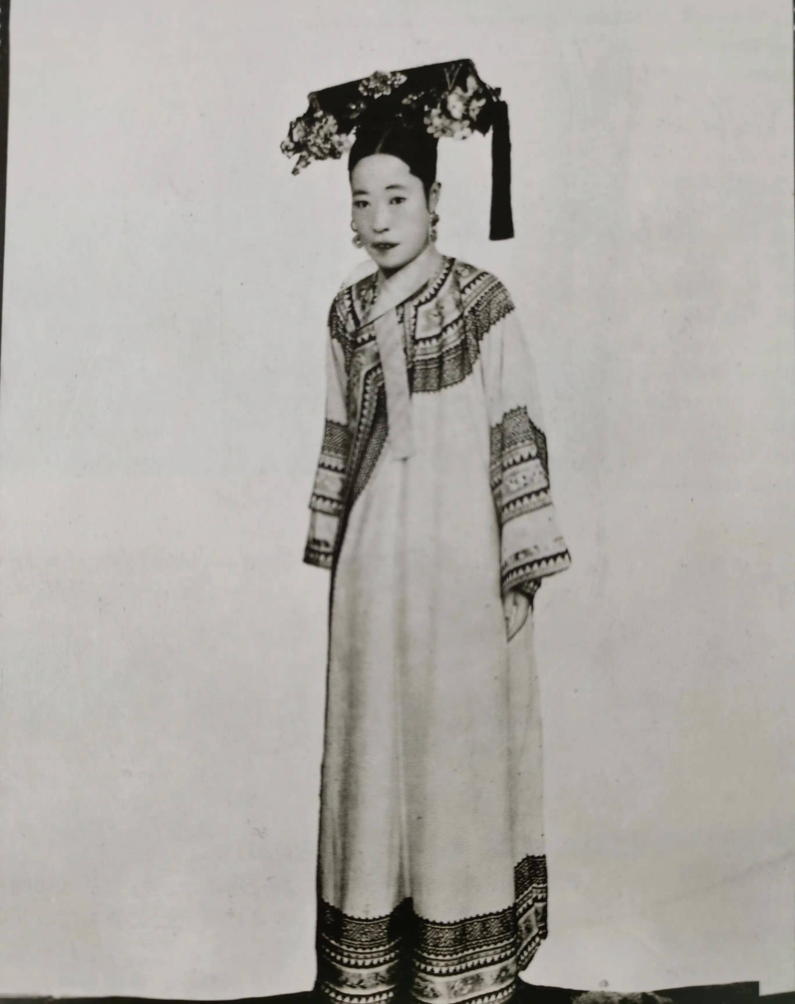 看100年前照片 光绪为何独宠珍妃,而皇后被说是"最丑"皇后