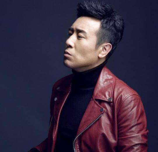 于和伟:幼年丧父,母亲45岁生他,25岁娶初恋,对女儿亏欠最大