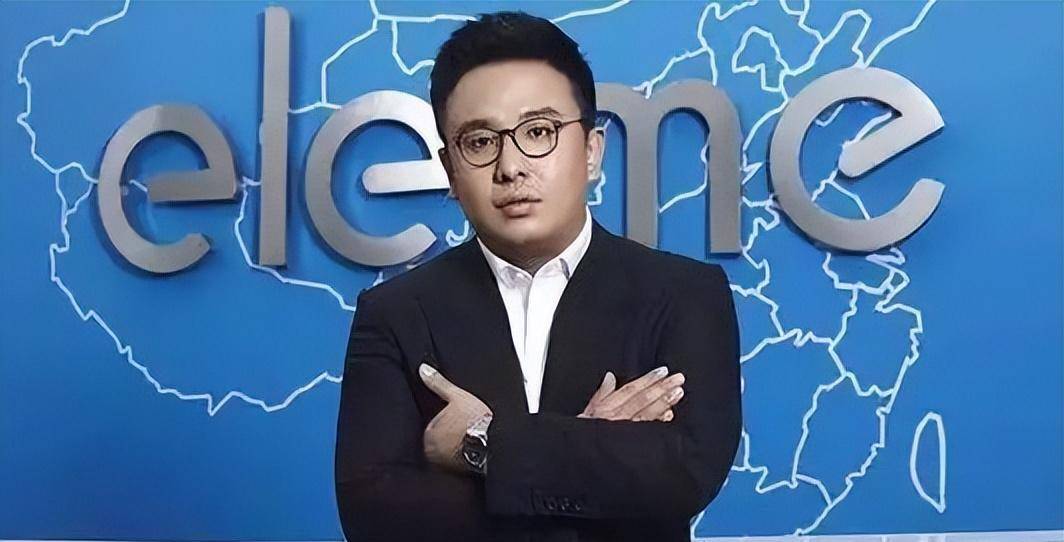 33岁将公司卖给马云,套现665个亿的外卖小伙张旭豪,如今怎样了