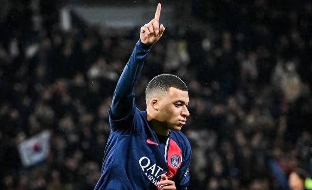 失望告别!大巴黎功勋门将纳瓦斯坐穿板凳,梅西在嘘声中离队