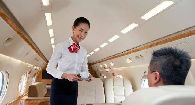 空姐还要高学历?浙大教授郑强:培养人才去天上倒水,小题大做