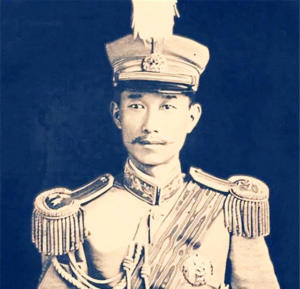 蔡锷:姐姐看不上,妹妹主动代嫁,7年后成省长,姐姐后悔万分