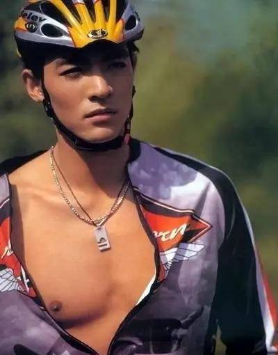 李学庆运动员转型做了职业模特,帅气迷人十足