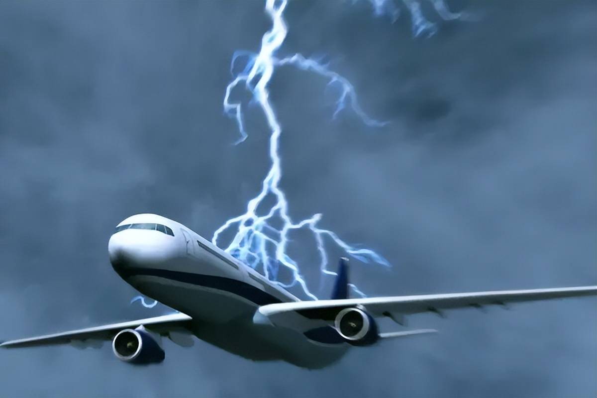 如果飞机的某个关键系统或设备出现故障,如发动机,液压系统,航电系统