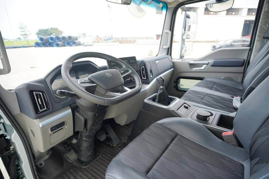 试驾全新一代howo统帅pro 大马力机配8at换挡平顺操控灵活